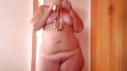 سکسی زن جنگره ارائه یک نمایش خوب از عشق فیلم کون هندی با dildo